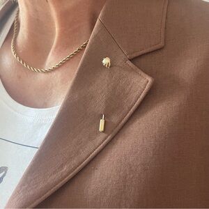 Vintage Pearl & Gold Tone Lapel Pin - elegant and unique